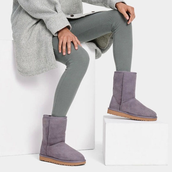 UGG CLASSIC SHORT II COLOR SHADE - Picture 6 of 6